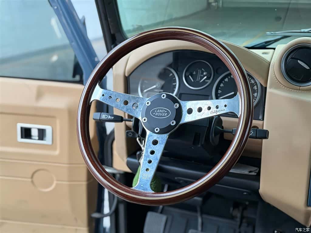 Land Rover Defender, 2011 11