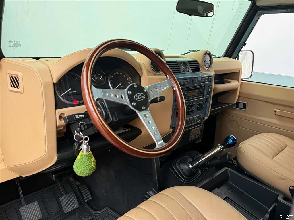 Land Rover Defender, 2011 12