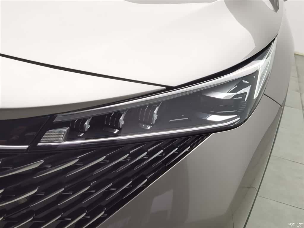 Roewe RX5, 2023 7