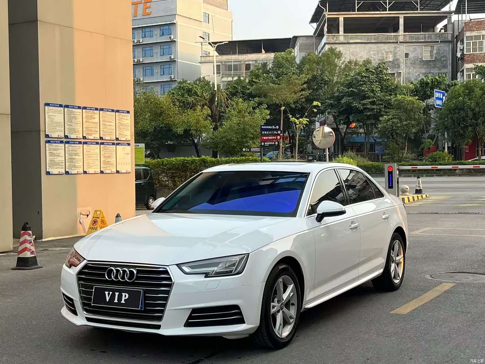 Audi A4L, 2017 1