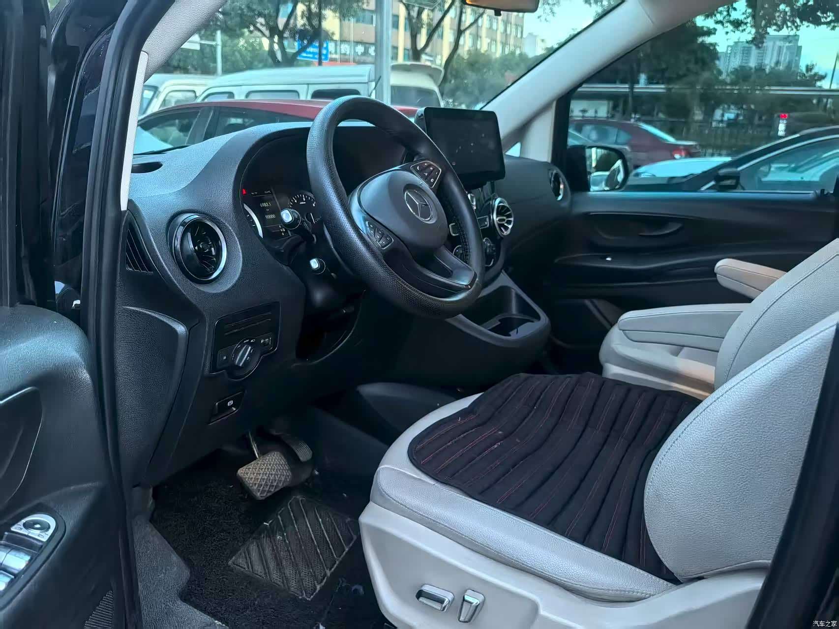 Mercedes-Benz 7, 2022 19