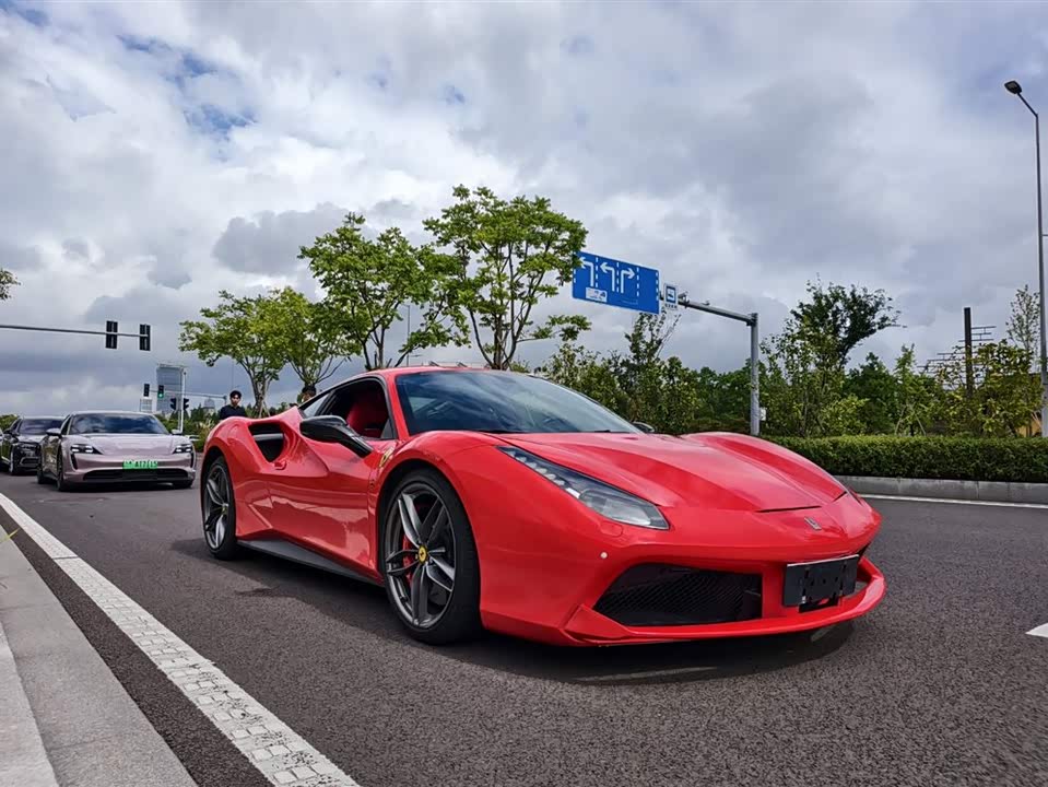 Ferrari 488