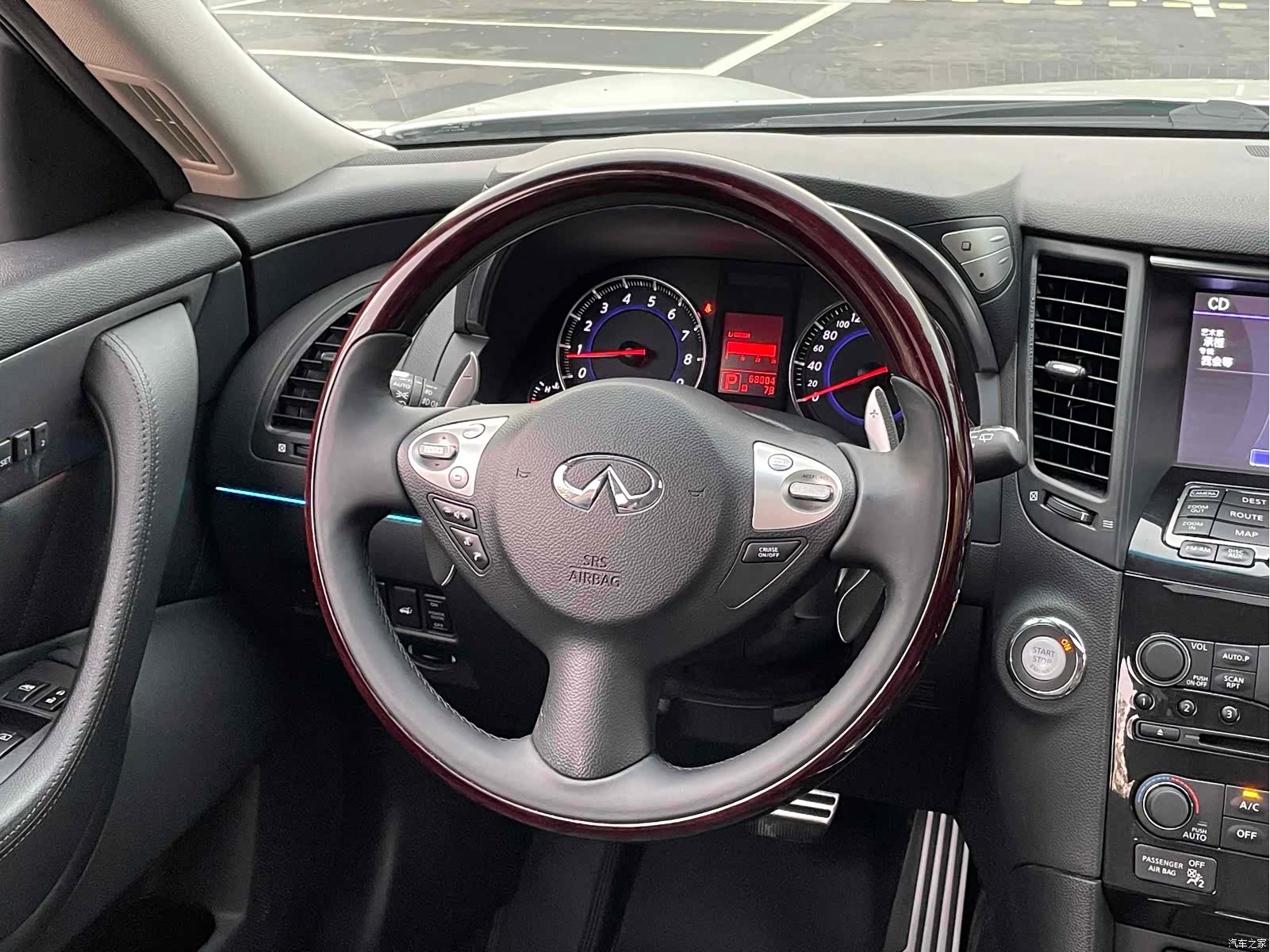 Infiniti FX35, 2012 12