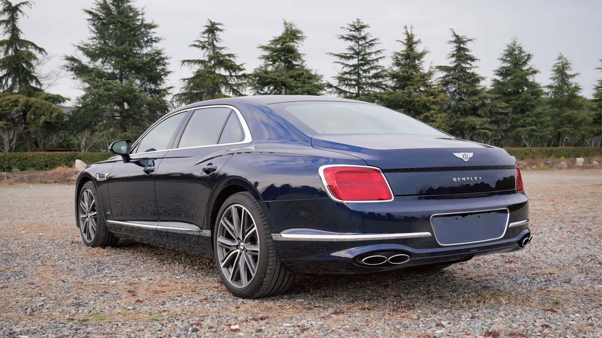 Bentley Flying Spur, 2024 3