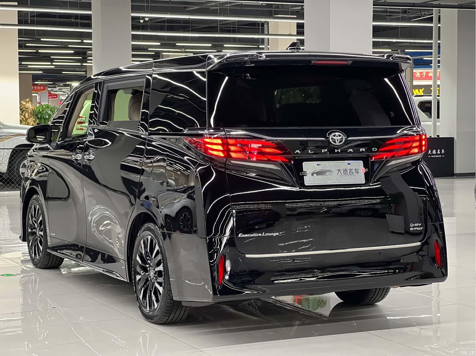 Toyota Alphard, 2025 6