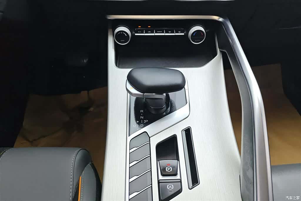Geely Coolray, 2024 16