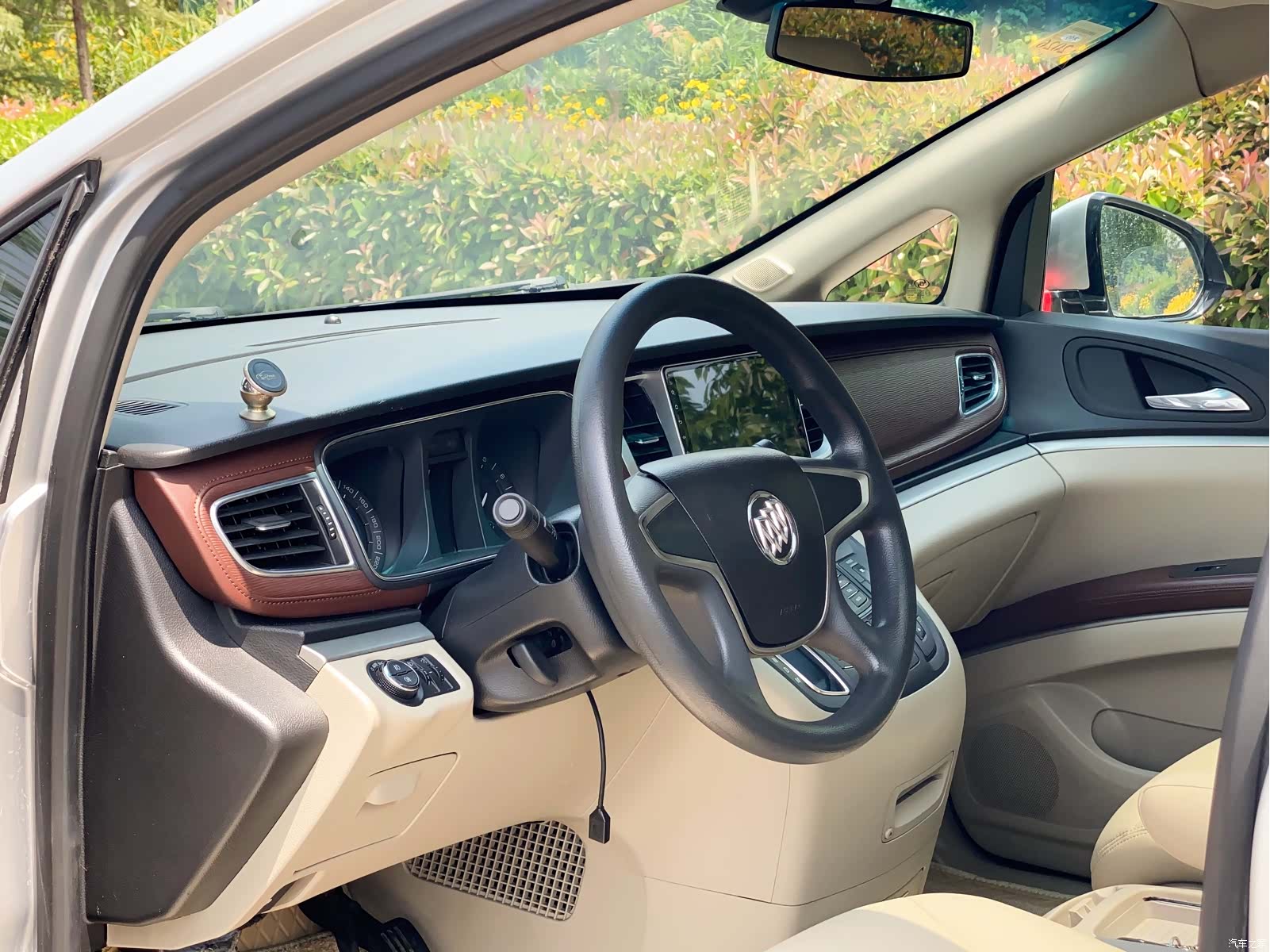 Buick GL8, 2016 9