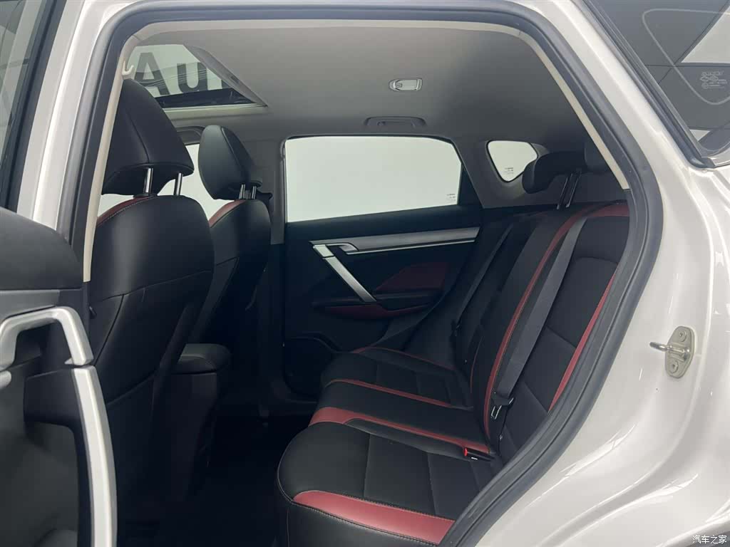 Geely Coolray, 2022 18