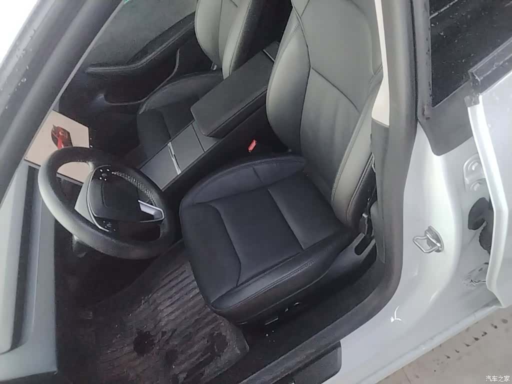 Tesla Model 3, 2025 11