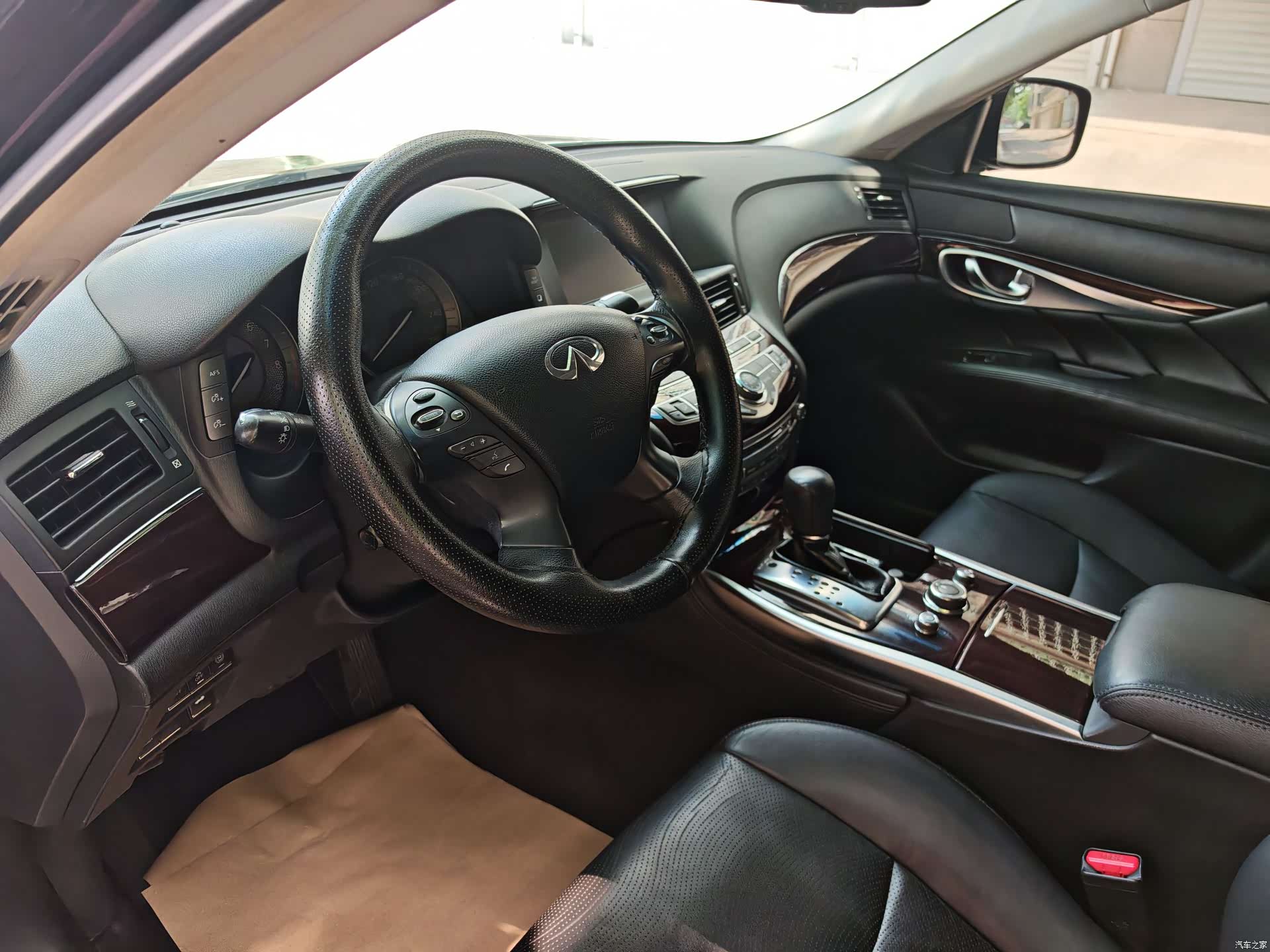 Infiniti M37, 2012 10