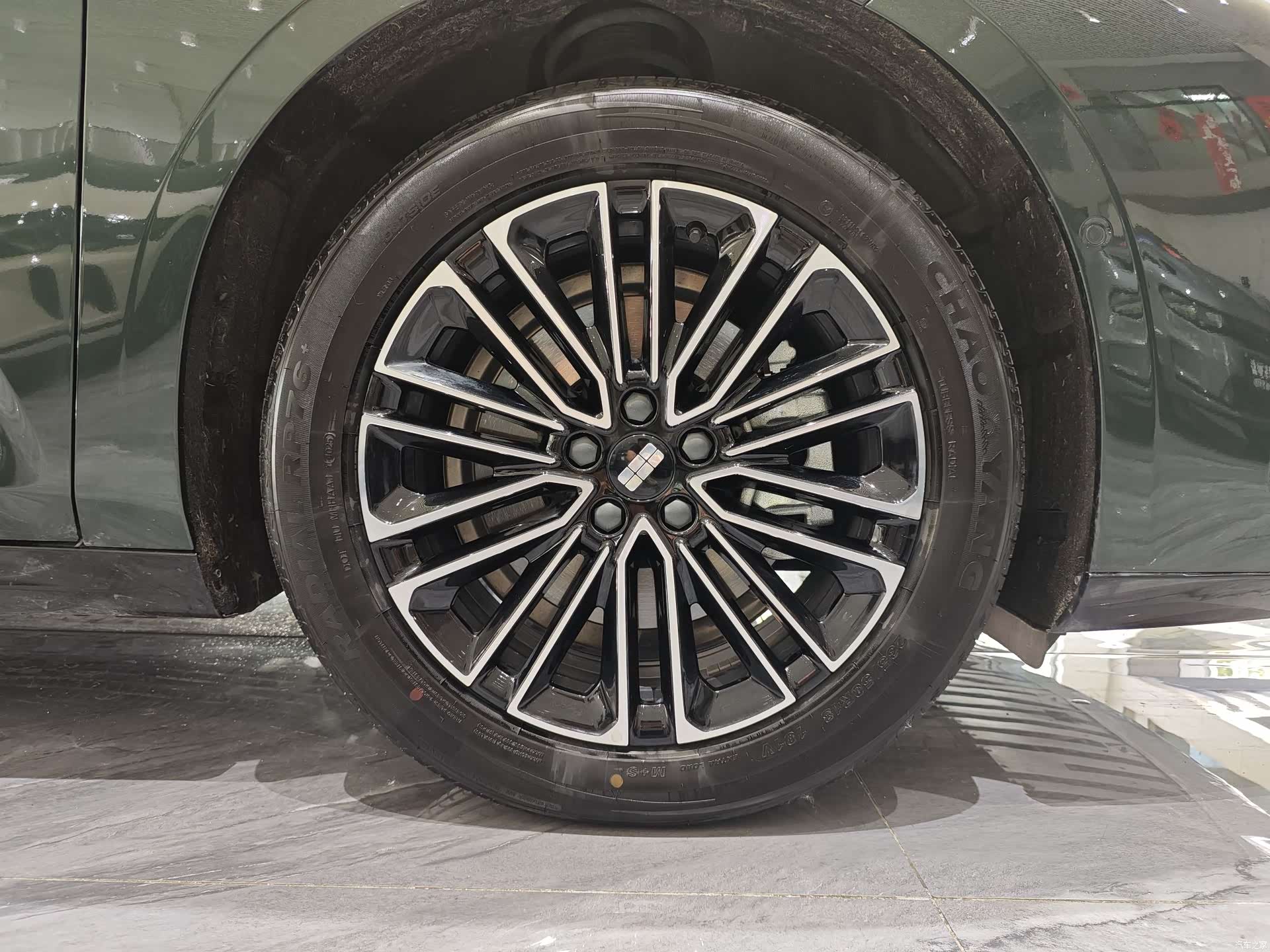 Geely 8, 2025 все фото