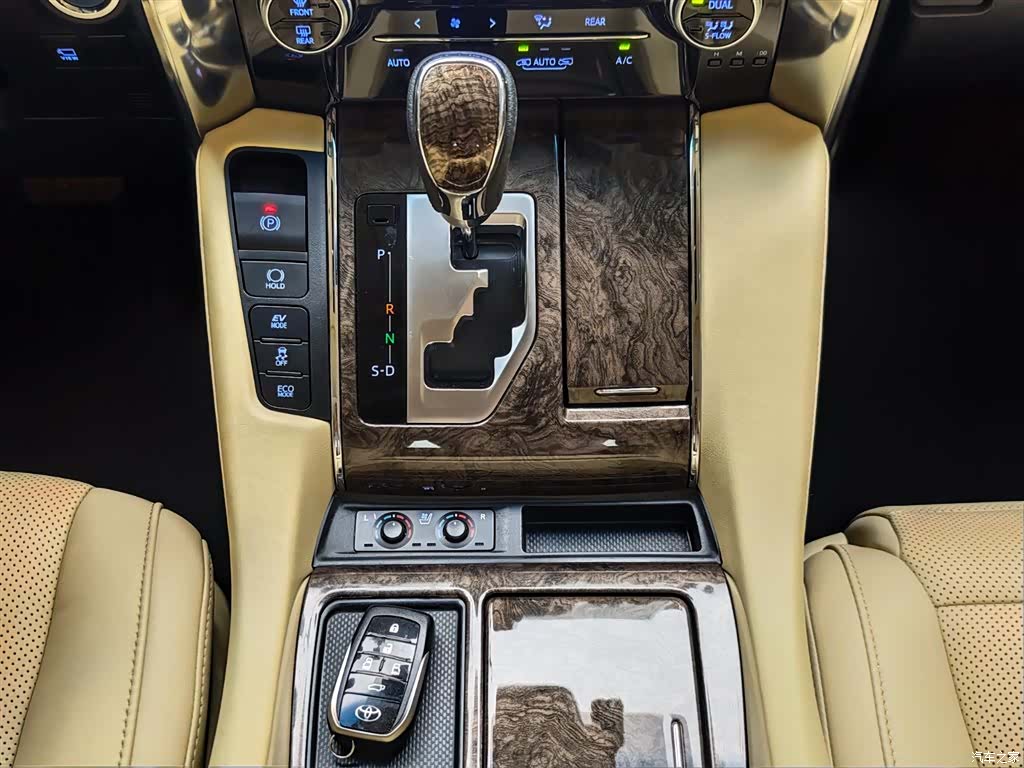 Toyota Alphard, 2022 16