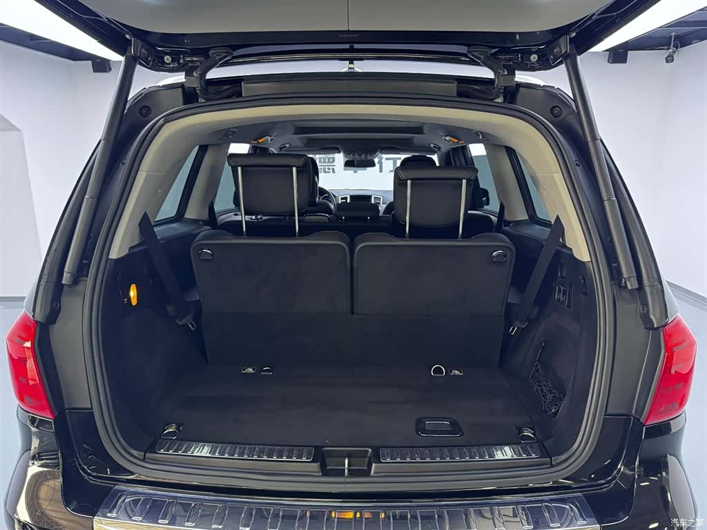 Mercedes-Benz GL-Class, 2020 9