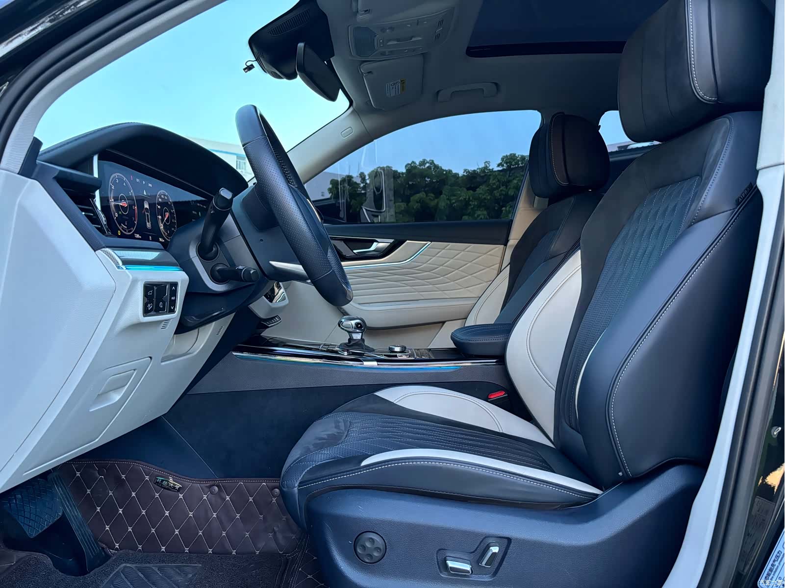 Hongqi HS5, 2022 11