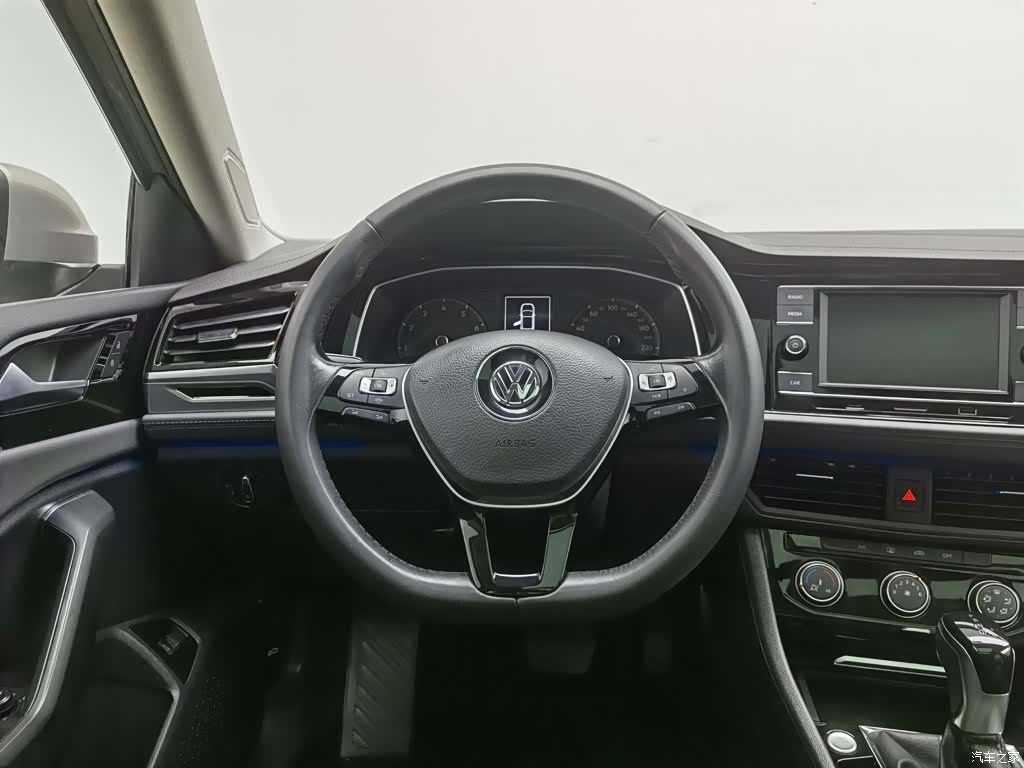 Volkswagen Sagitar, 2019 11