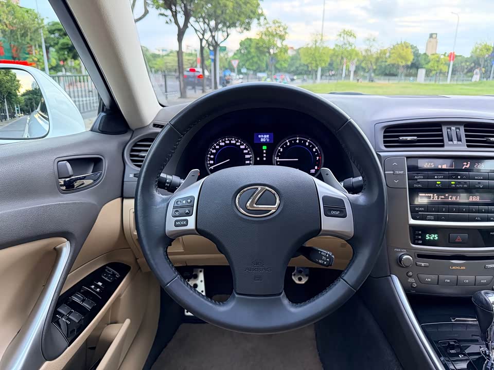 Lexus IS