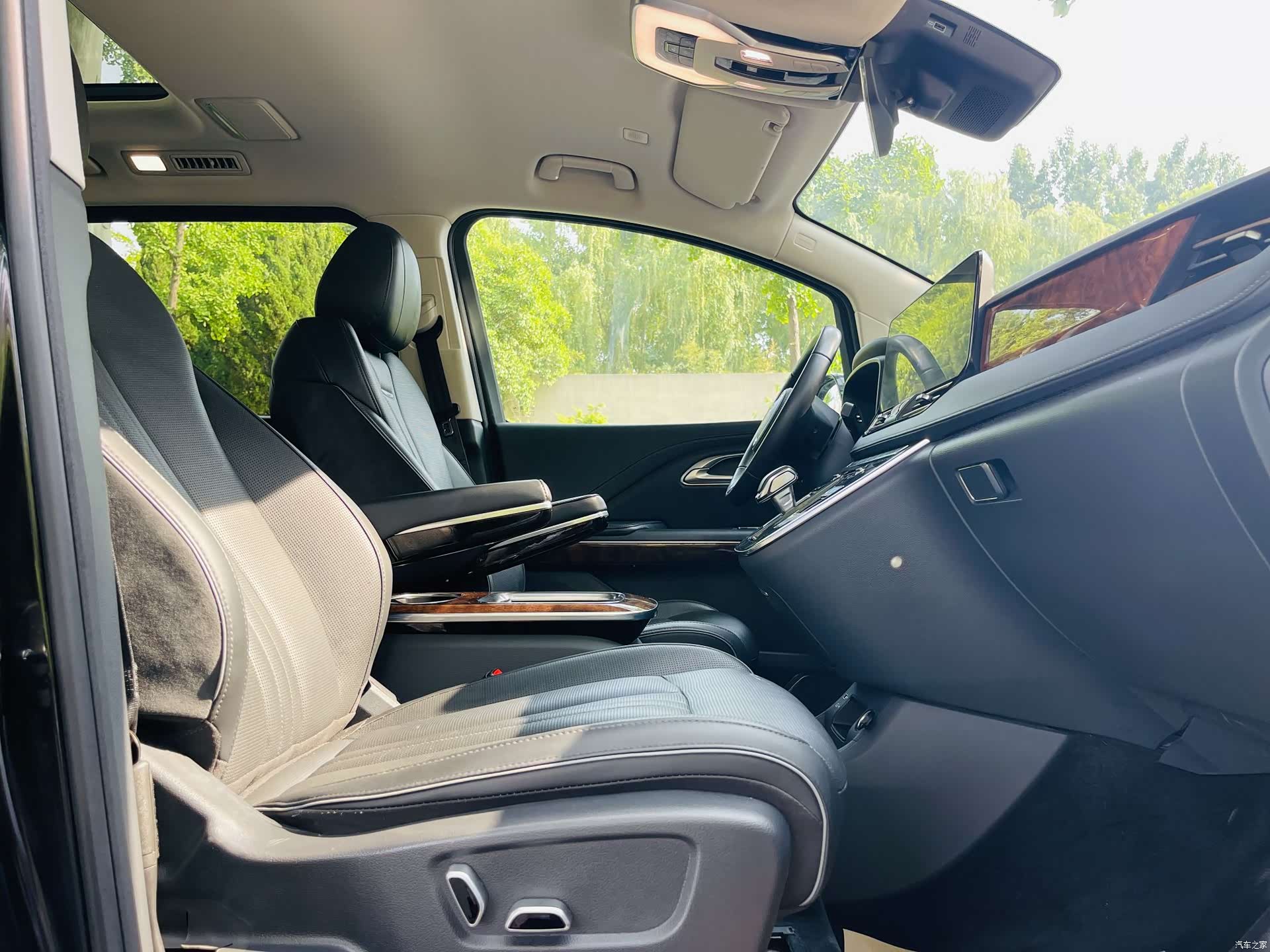 Hongqi HQ9, 2023 32