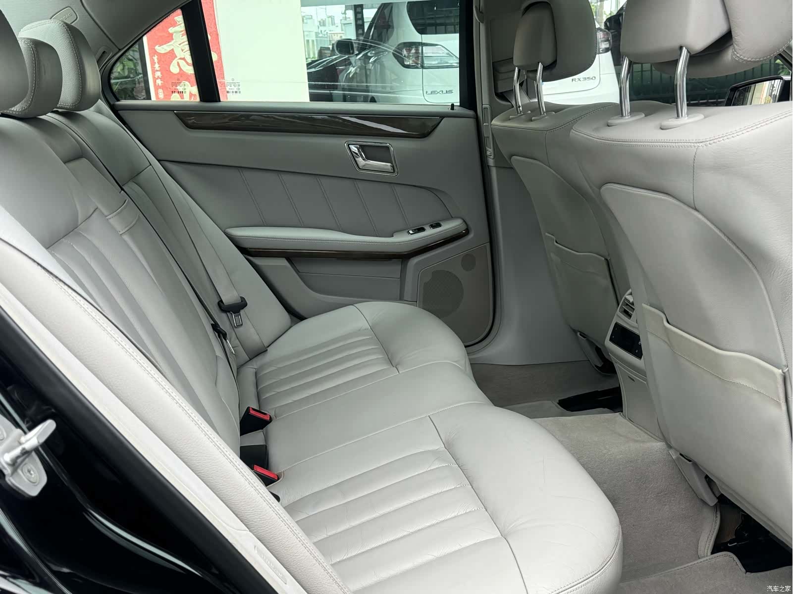 Mercedes-Benz E-Class, 2011 9