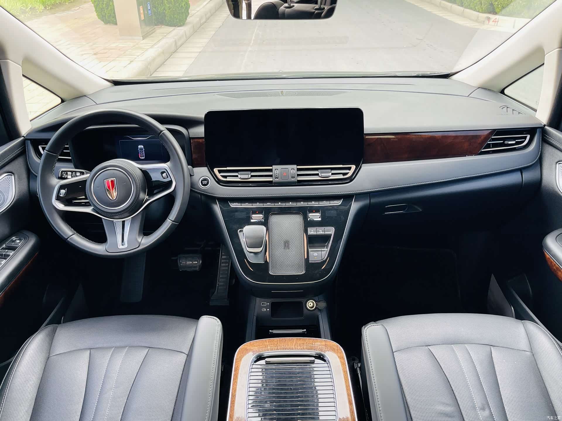 Hongqi HQ9, 2023 12