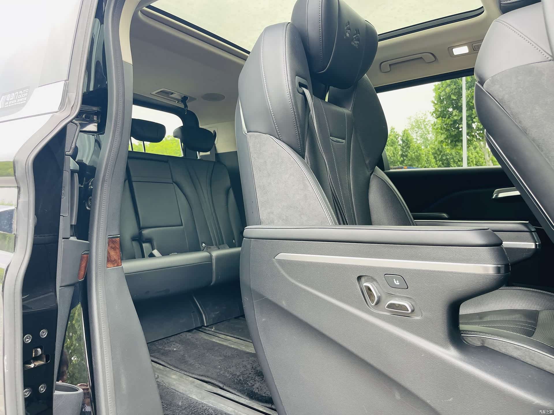 Hongqi HQ9, 2023 21