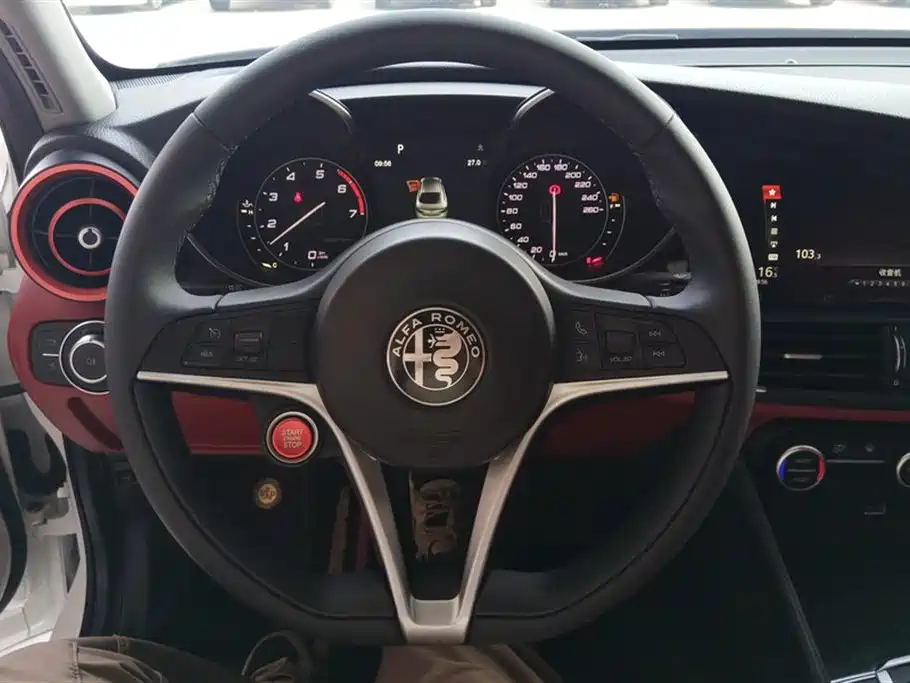 Alfa Romeo Giulia Alfa Romeo Giulia
