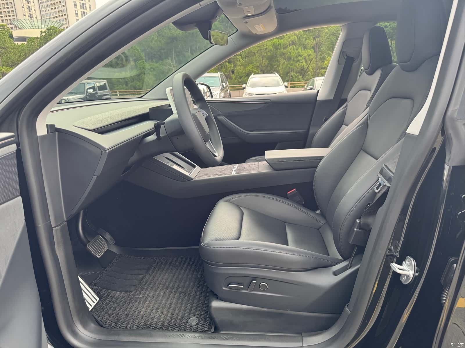 Tesla Model Y, 2025 25