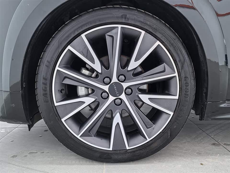 Lynk & Co 02 Hatchback