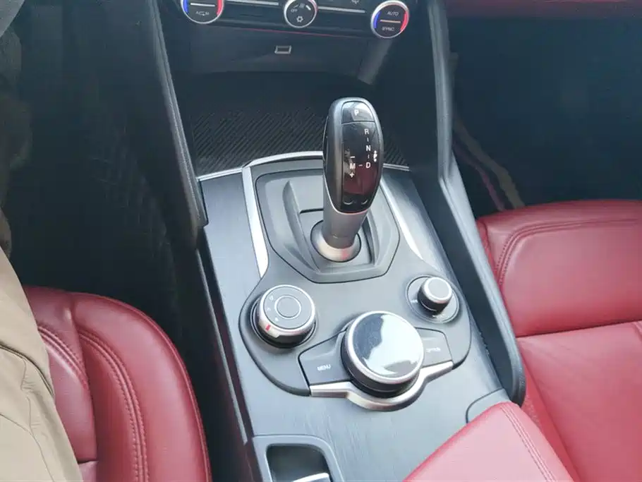 Alfa Romeo Giulia Alfa Romeo Giulia