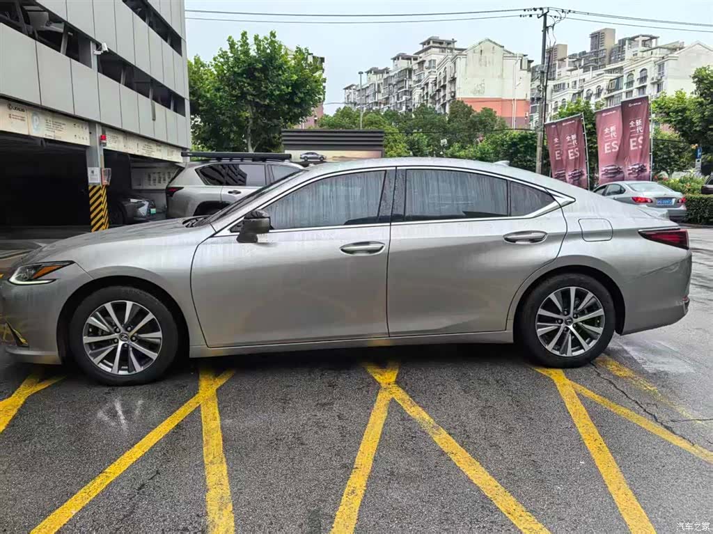Lexus ES, 2020 4