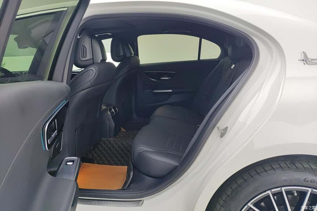 Mercedes-Benz C-Class, 2024 11
