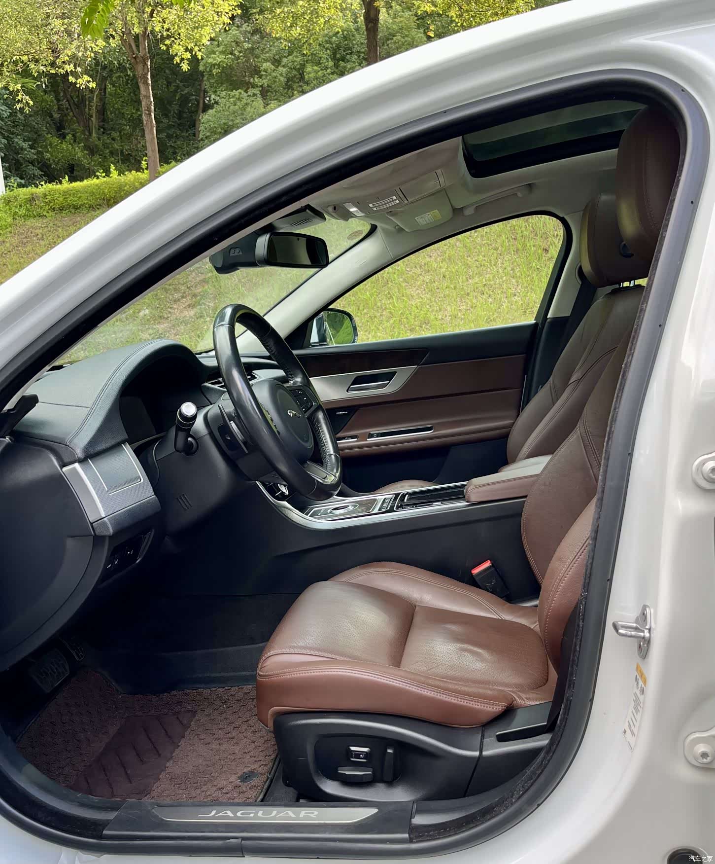 Land Rover XFL, 2018 12