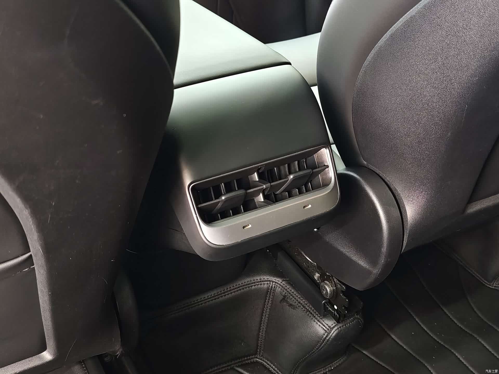 Tesla Model Y, 2023 14
