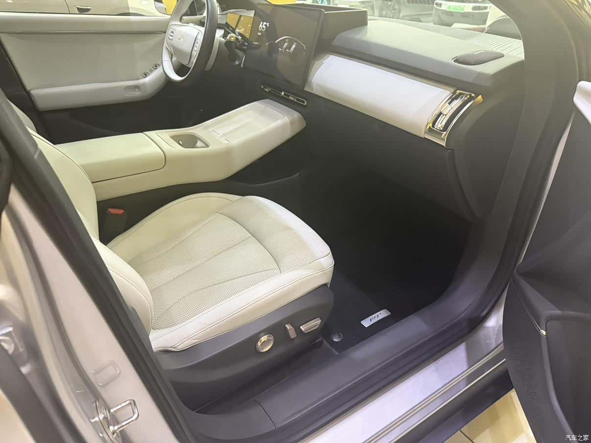 Xpeng P7, 2025 все фото