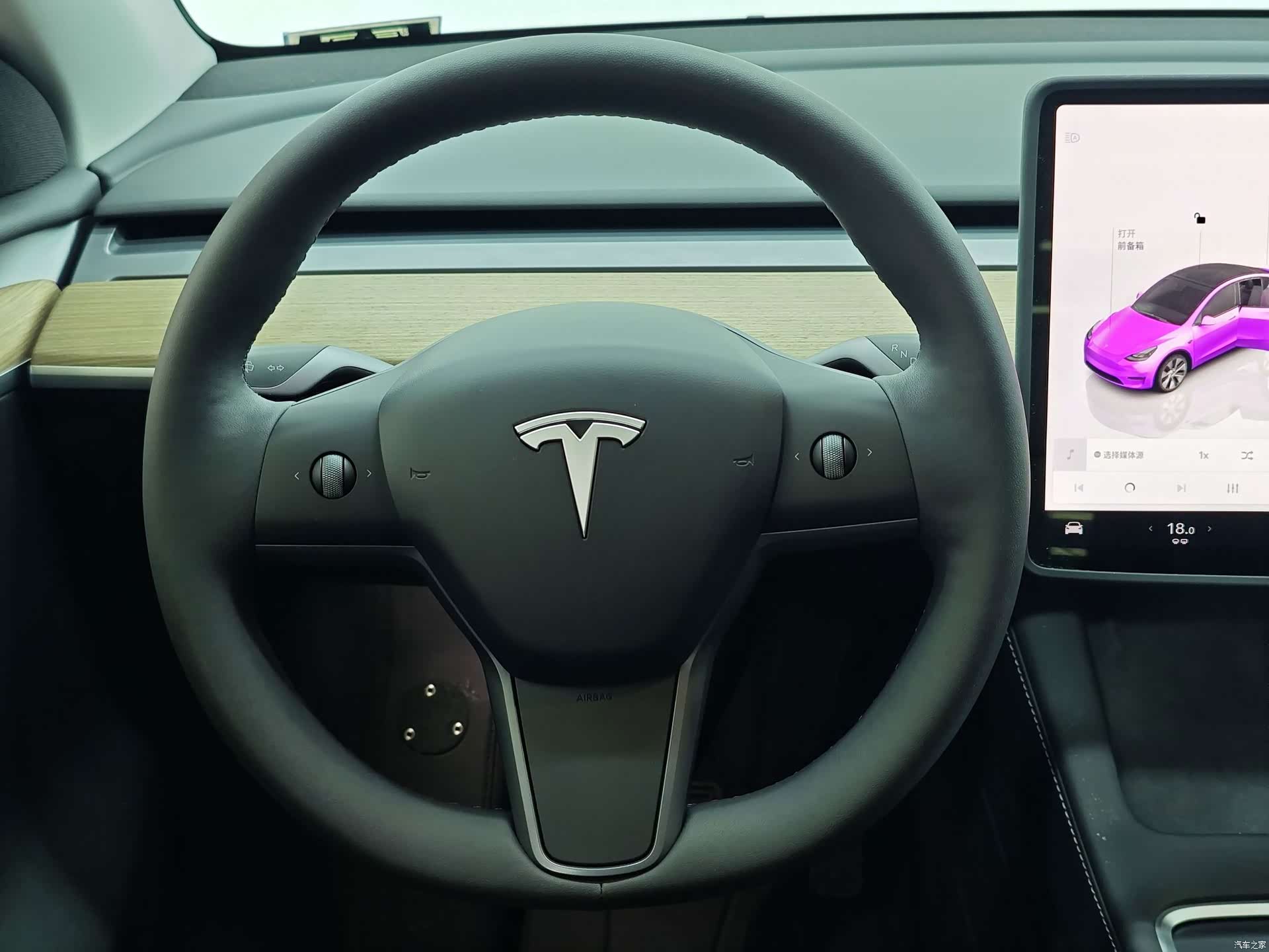 Tesla Model Y, 2023 17