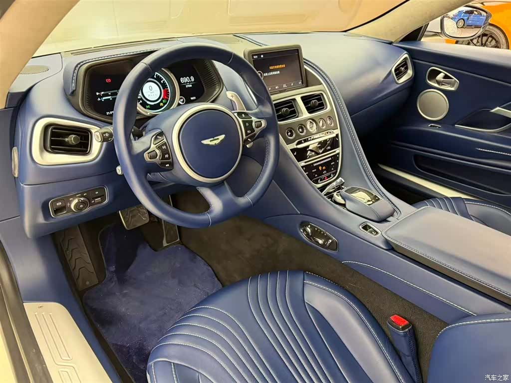 Aston Martin DB11, 2019 4