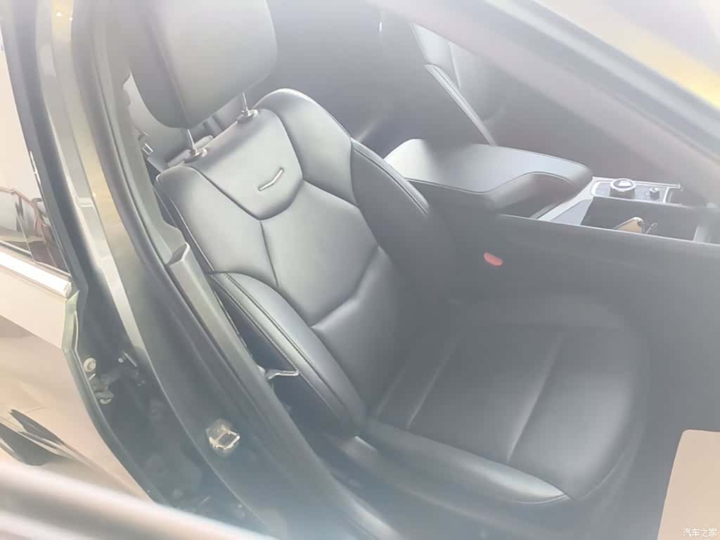 Cadillac CT5, 2023 25