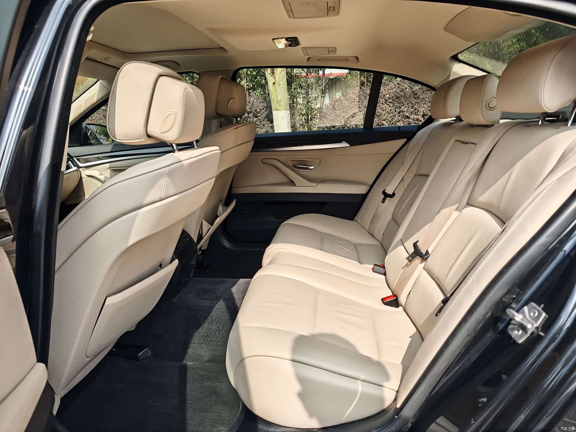 BMW 5 Series, 2011 10