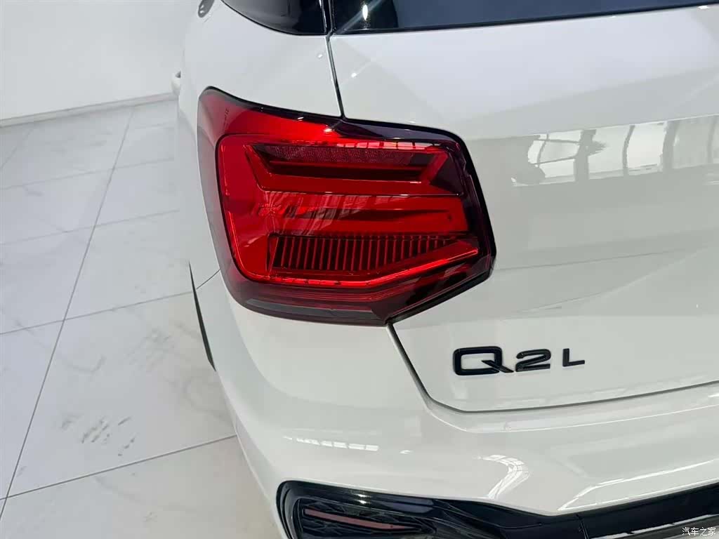 Audi Q2L, 2024 17