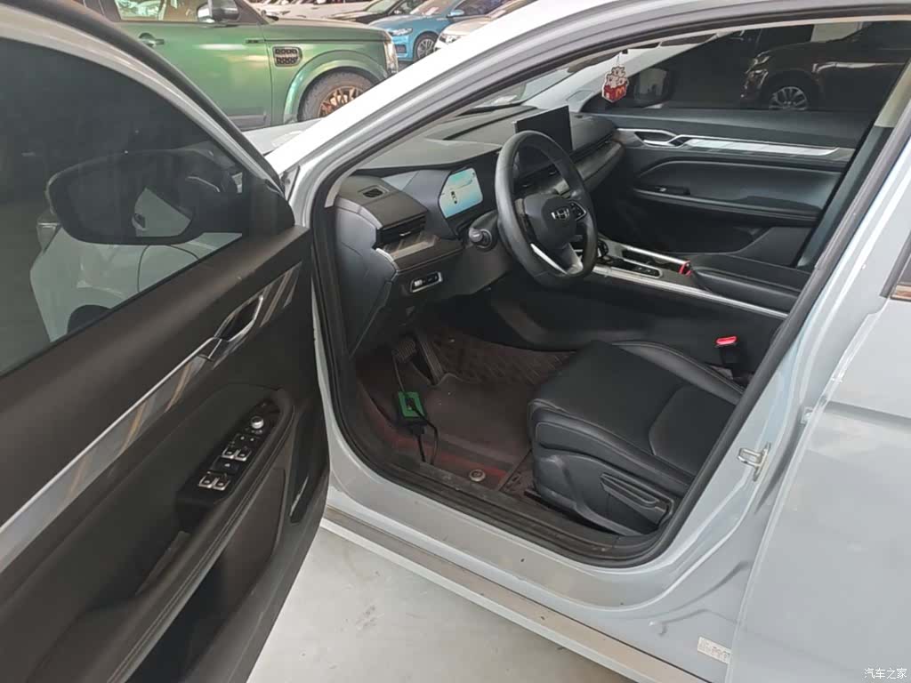 Geely Emgrand, 2023 16