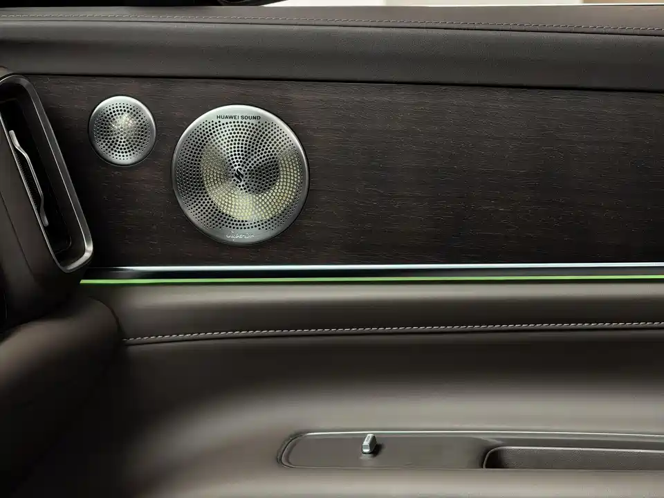 AITO Ask the world M9