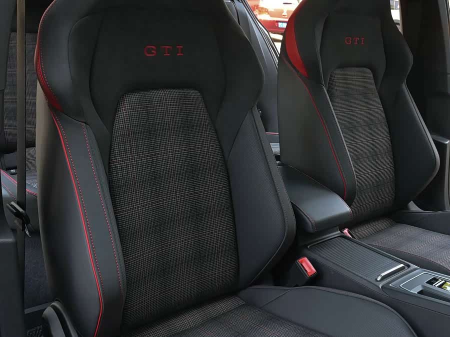 Volkswagen Golf GTI 2023, фото 16