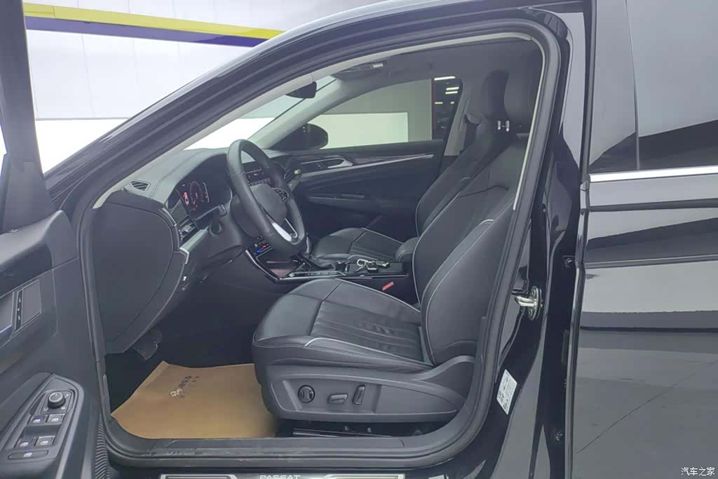 Volkswagen Passat, 2023 9