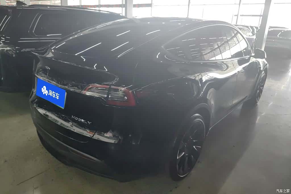 Tesla Model Y, 2022 3