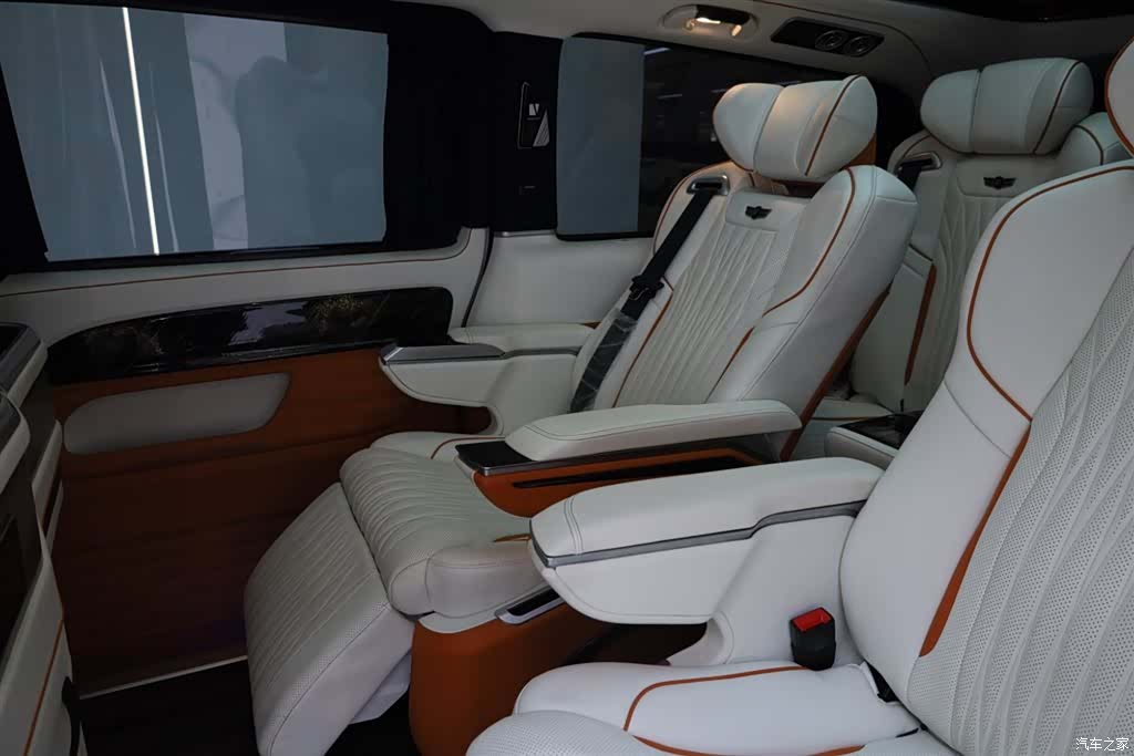Mercedes-Benz 7, 2021 27