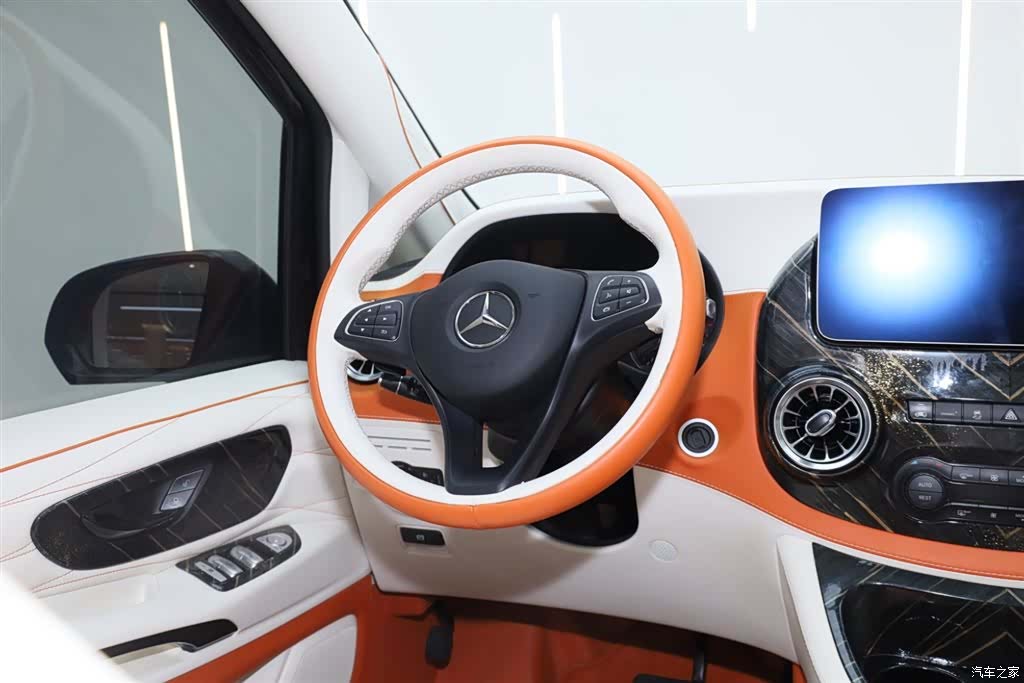 Mercedes-Benz 7, 2021 25