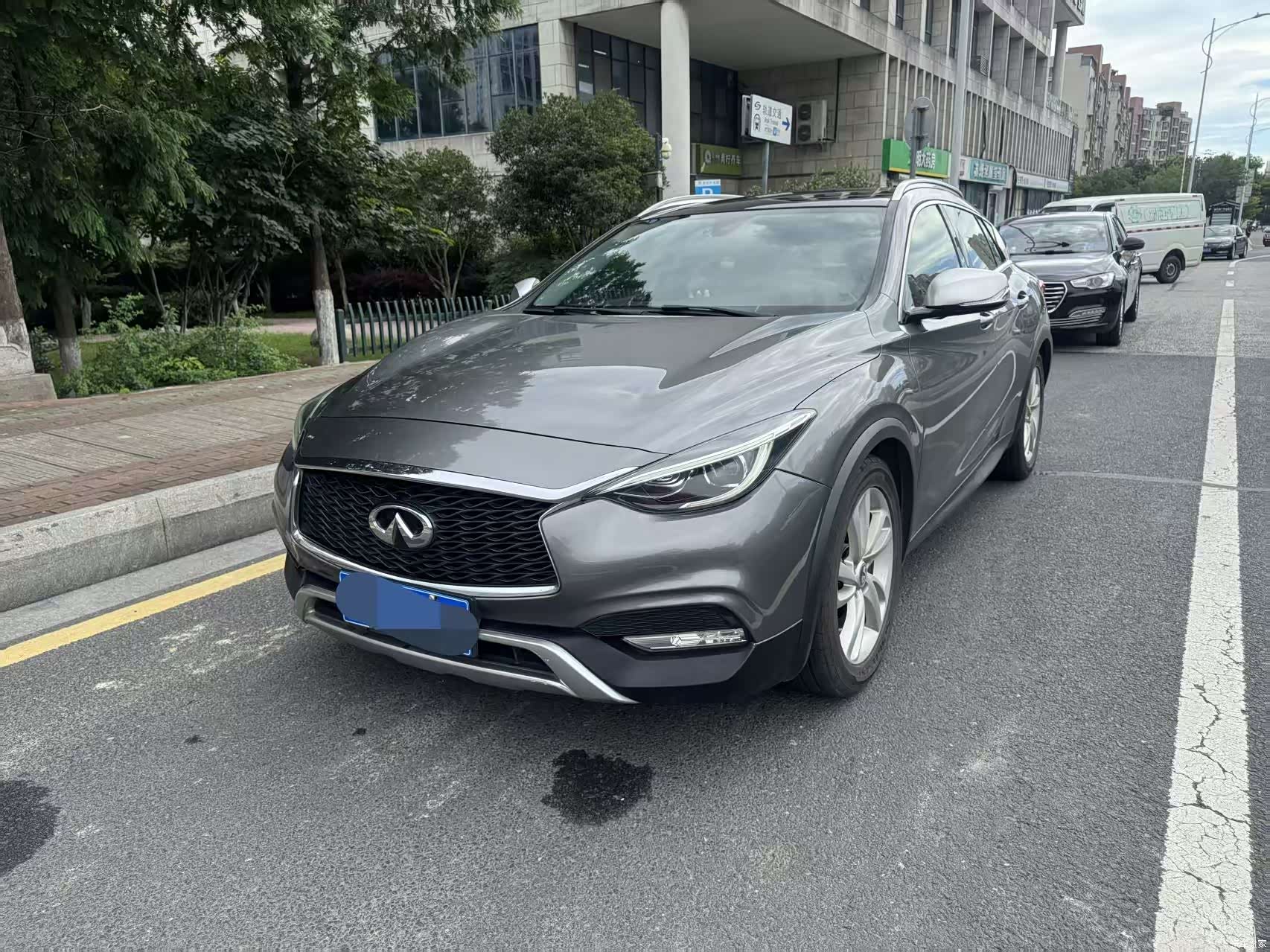 Infiniti QX30