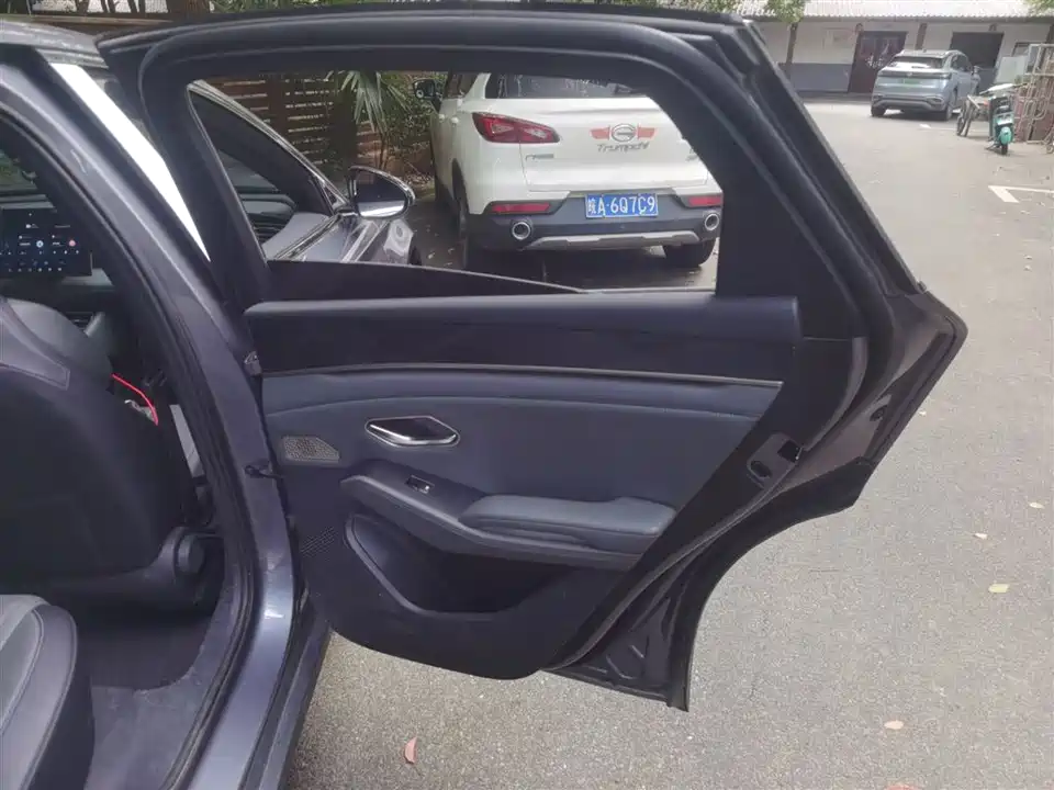BYD Qin L BYD Qin L