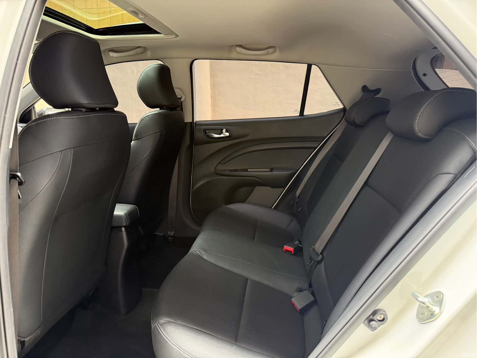 Kia KX1, 2022 10
