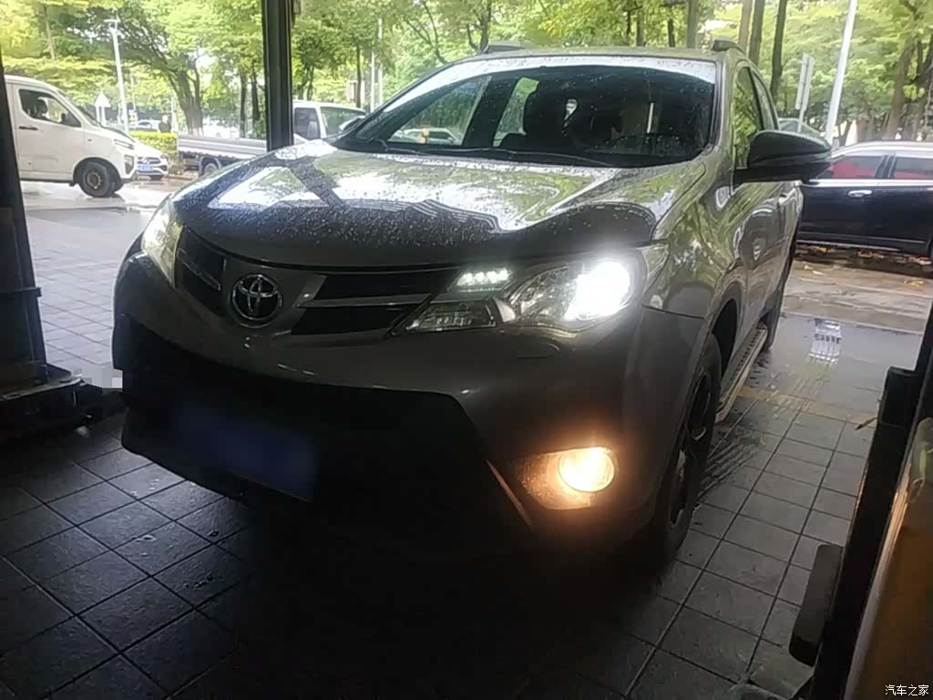 Toyota RAV4, 2014 1