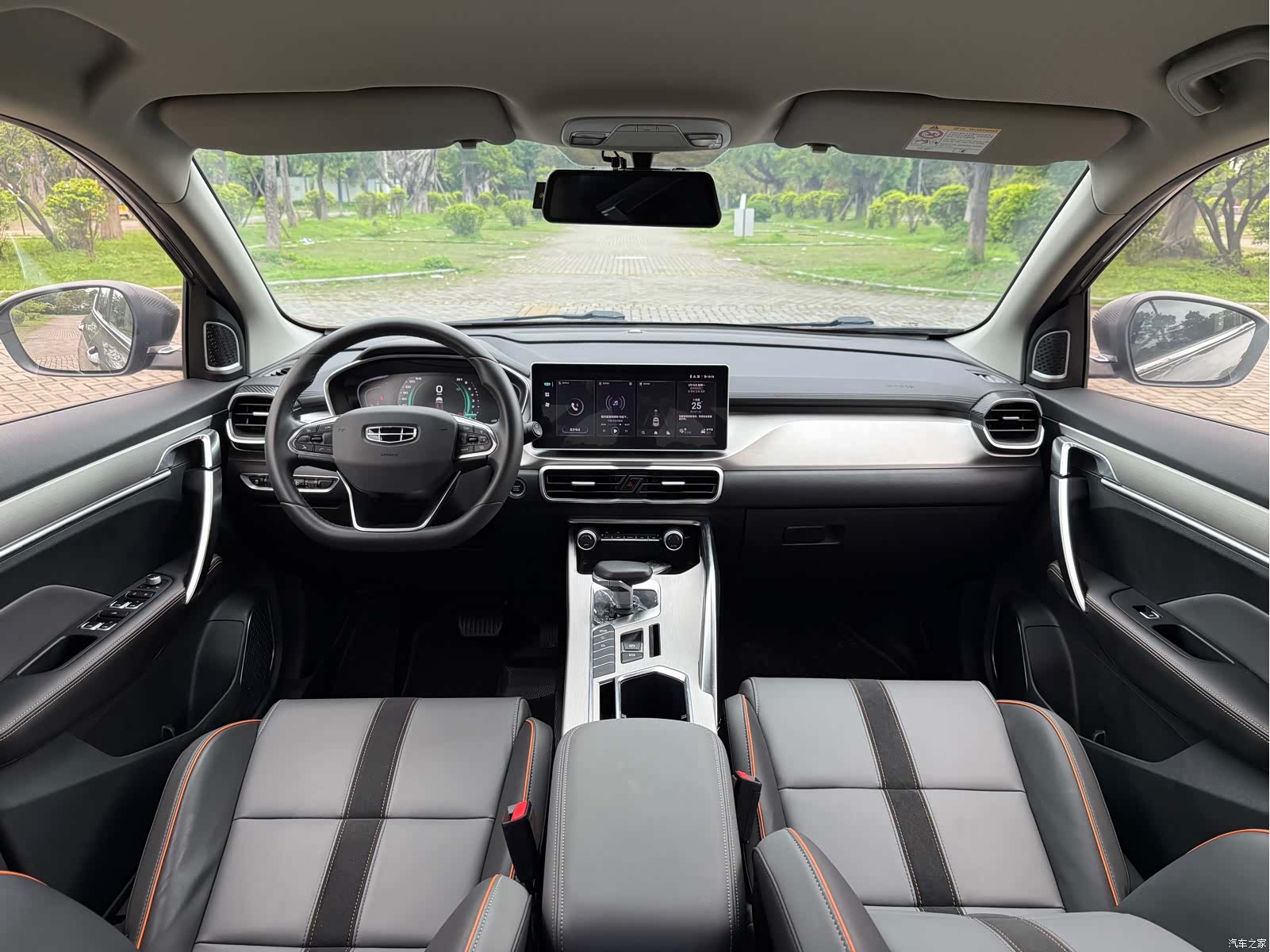 Geely Coolray, 2024 11